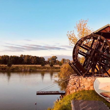 Dom Nad Stawem Przy Lesie Daire Burkat Dış mekan fotoğraf