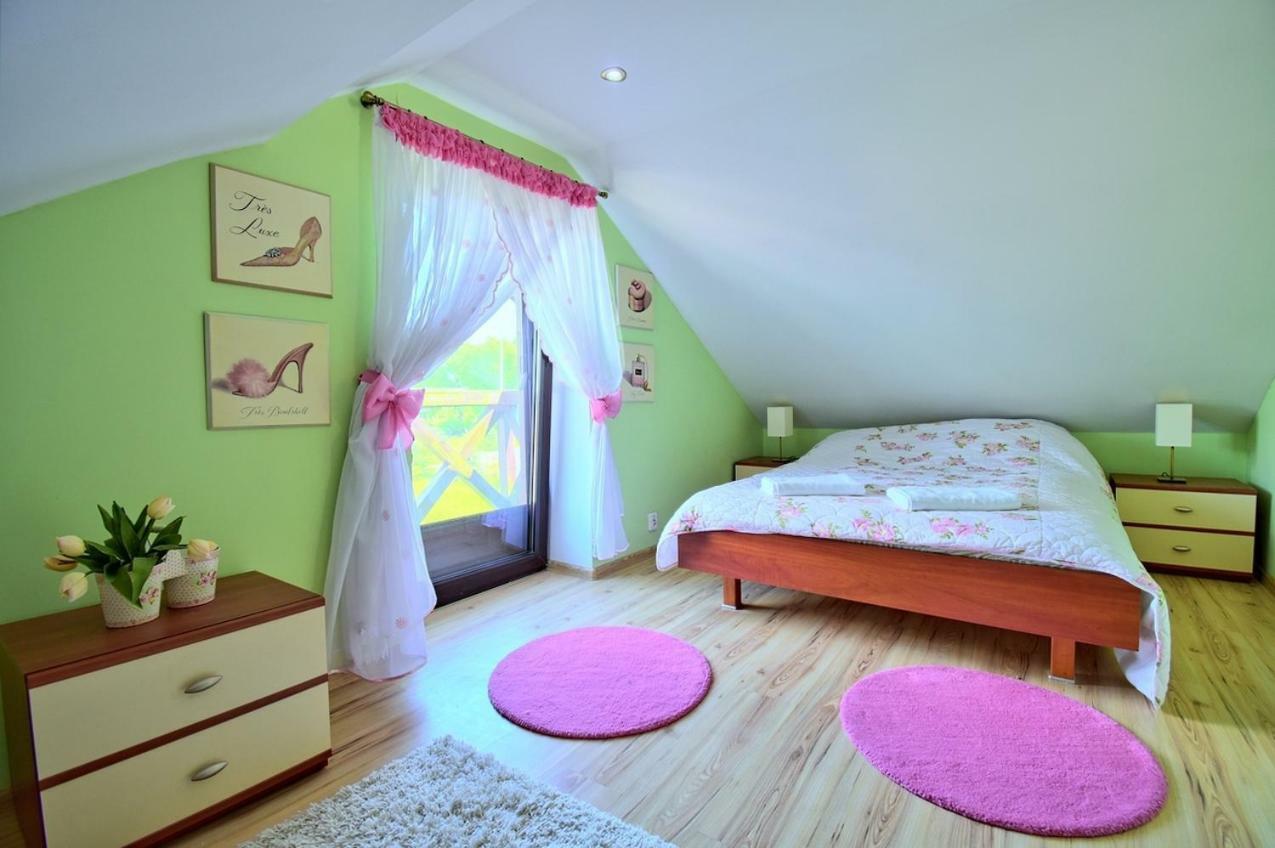 Dom Nad Stawem Przy Lesie Daire Burkat Dış mekan fotoğraf