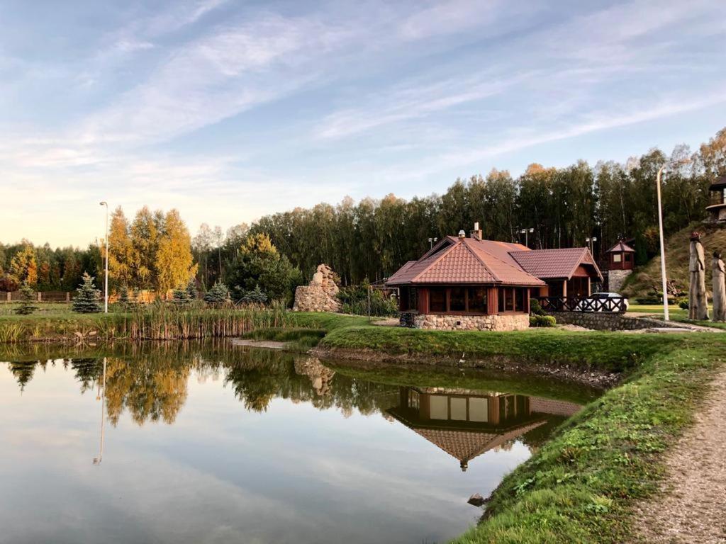 Dom Nad Stawem Przy Lesie Daire Burkat Dış mekan fotoğraf